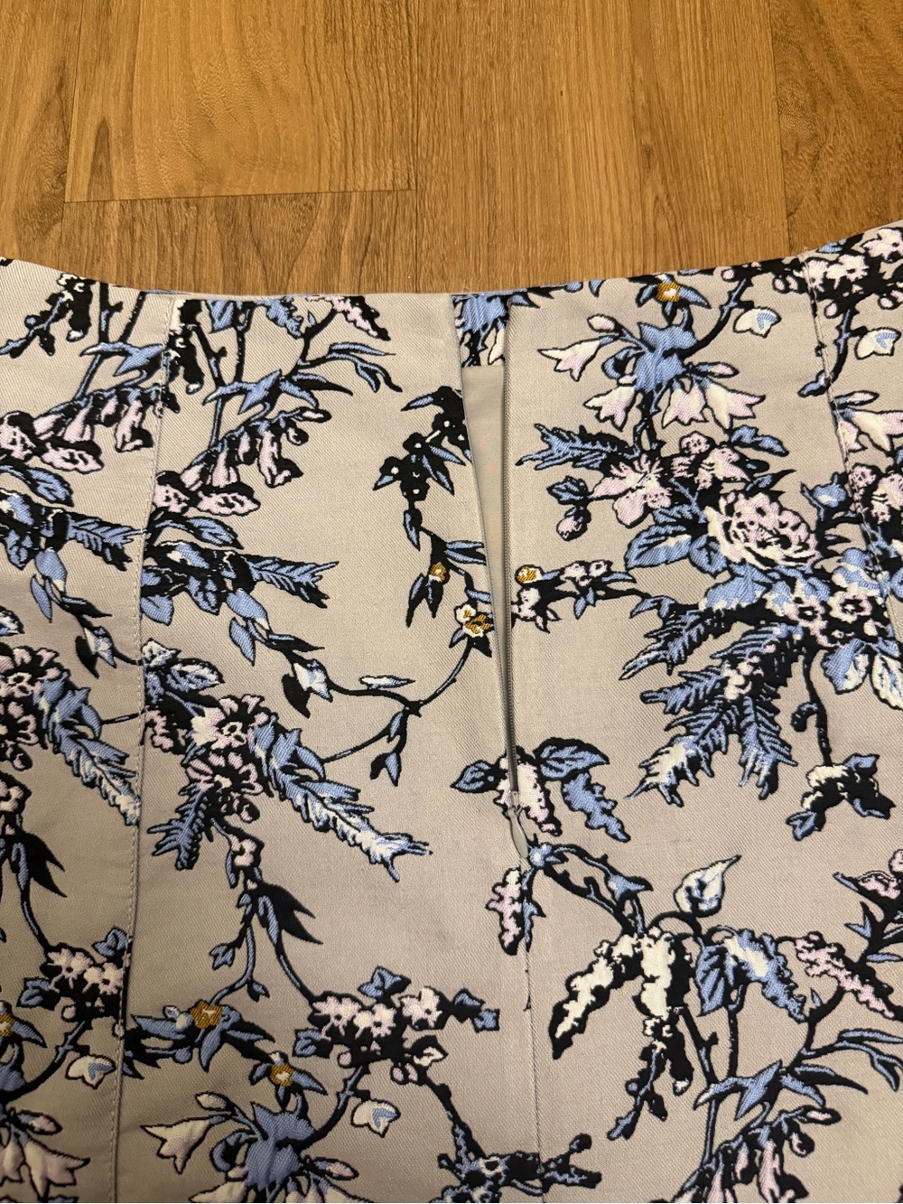 LOFT Beige Mini Skirt with Blue and Black Floral Pattern - Picture 6 of 8